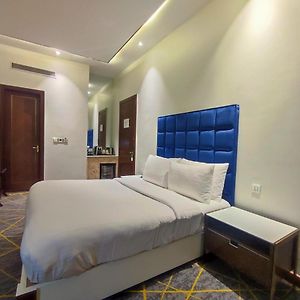 Executive Queen Room